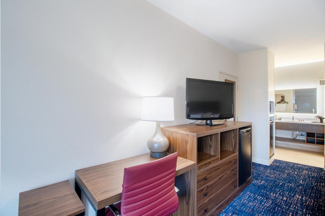 Econo Lodge Inn & Suites Foley-North Gulf Shores Eksteriør billede